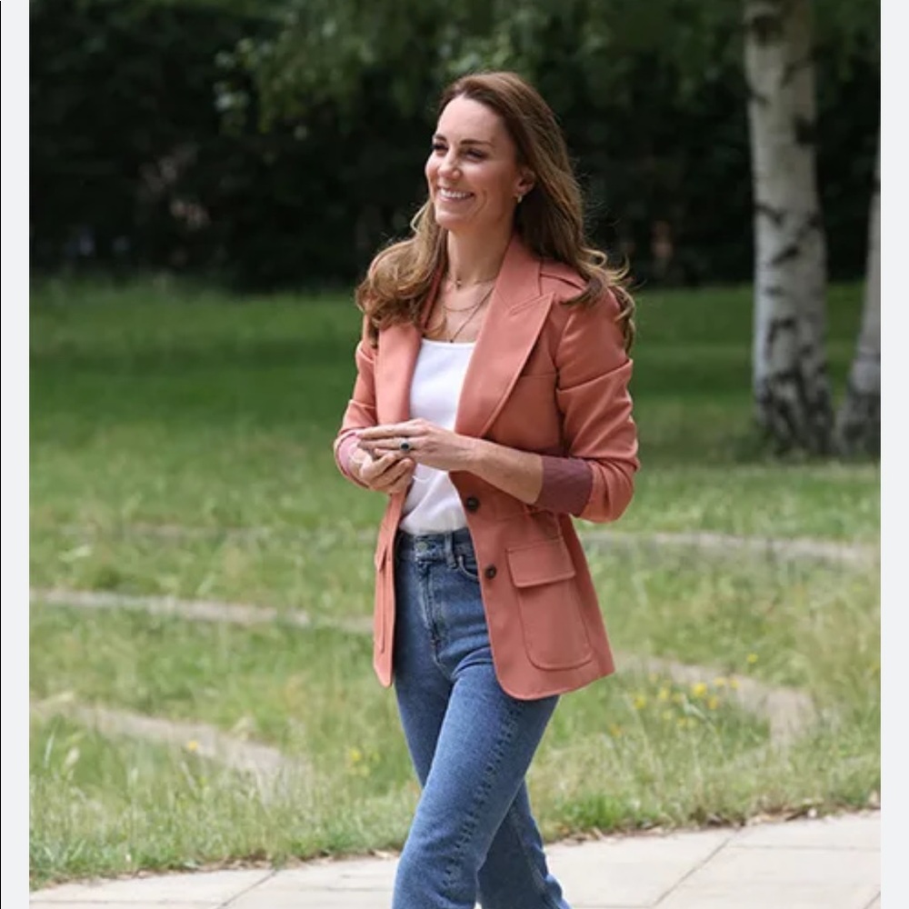 Replikate of Kate Middleton’s pink Chloe blazer